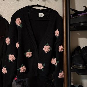 3D pink flower 🌸 crop black cardigan